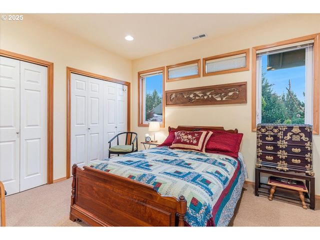 1039 Sw UPLAND Dr, Dundee, OR 97115