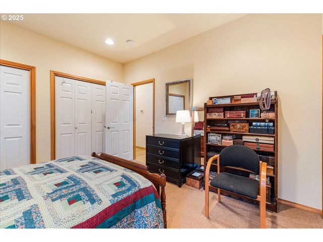 1039 Sw UPLAND Dr, Dundee, OR 97115