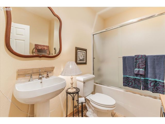 1039 Sw UPLAND Dr, Dundee, OR 97115