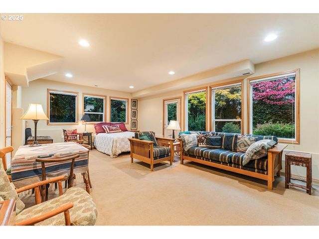 1039 Sw UPLAND Dr, Dundee, OR 97115