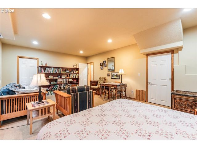 1039 Sw UPLAND Dr, Dundee, OR 97115