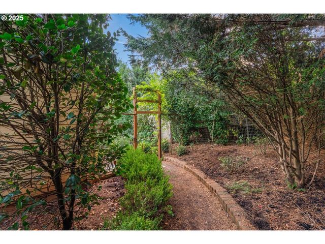 1039 Sw UPLAND Dr, Dundee, OR 97115