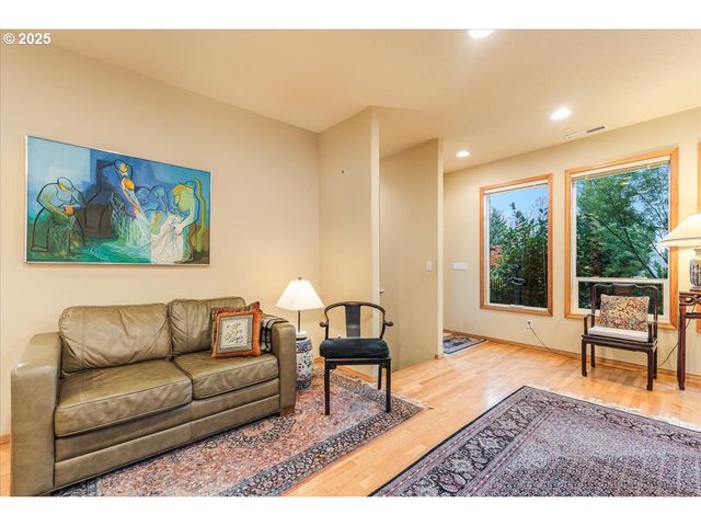 1039 Sw UPLAND Dr, Dundee, OR 97115