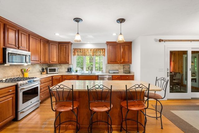 6A Wampanoag Dr., Acton, MA 01720