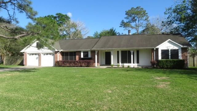 803 Briarmeadow Avenue, Friendswood, TX 77546