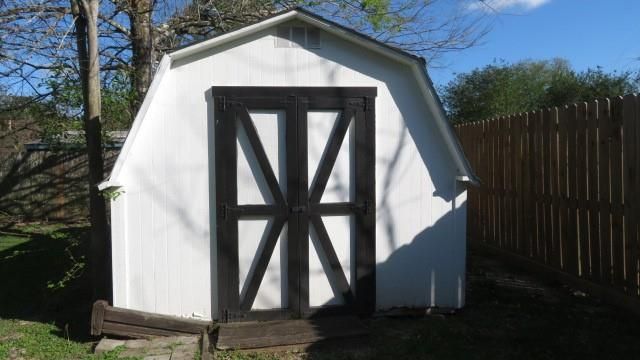 803 Briarmeadow Avenue, Friendswood, TX 77546