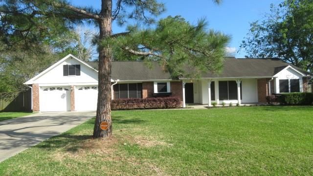 803 Briarmeadow Avenue, Friendswood, TX 77546