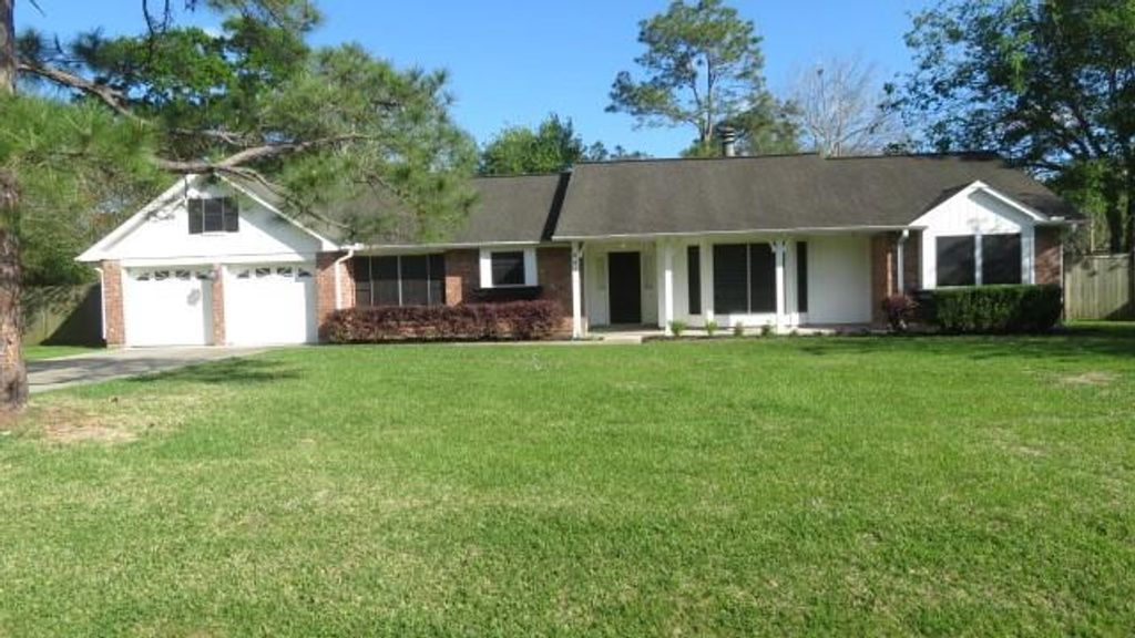 803 Briarmeadow Avenue, Friendswood, TX 77546