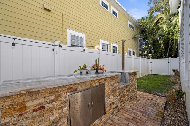 158 21ST AVENUE N, St Petersburg, FL 33704