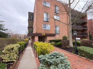 30 Barstow Road LL4, Great Neck, NY 11021