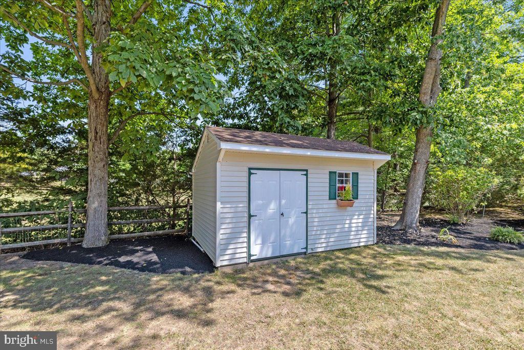 22 PADDOCK, Lawrence, NJ 08648