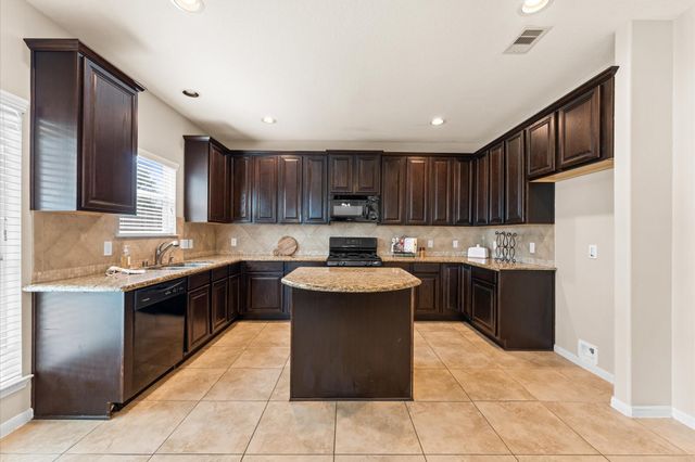 406 Oak Stream Drive, Conroe, TX 77304