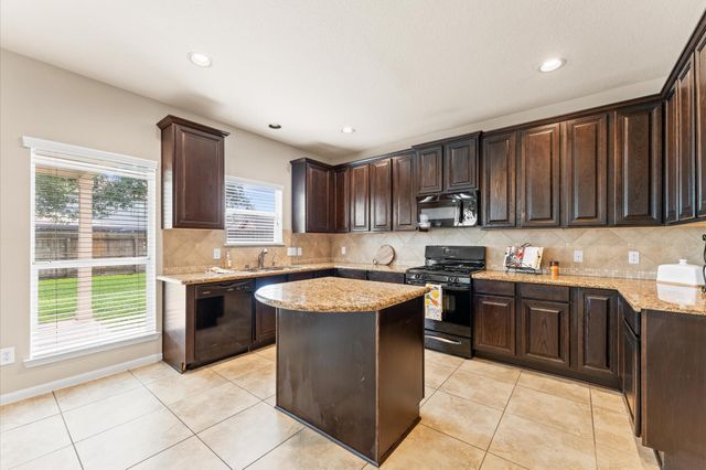 406 Oak Stream Drive, Conroe, TX 77304