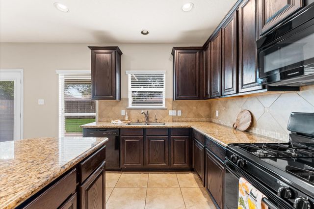 406 Oak Stream Drive, Conroe, TX 77304