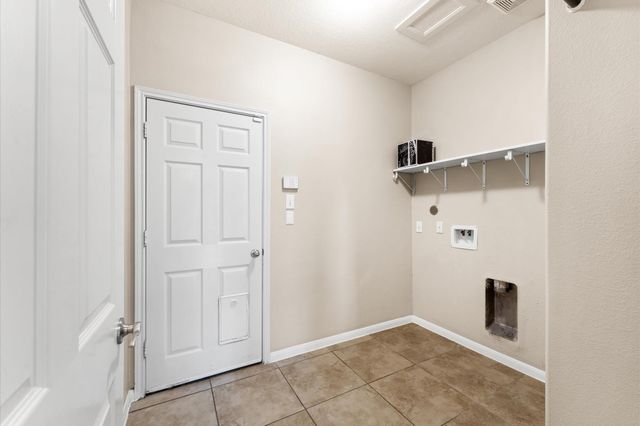 406 Oak Stream Drive, Conroe, TX 77304