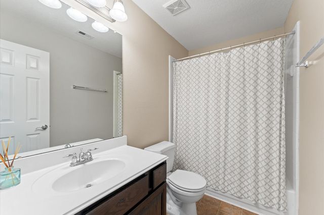 406 Oak Stream Drive, Conroe, TX 77304