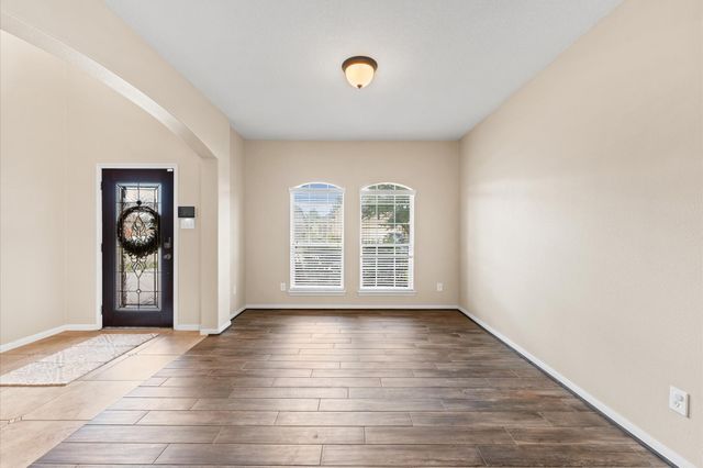 406 Oak Stream Drive, Conroe, TX 77304