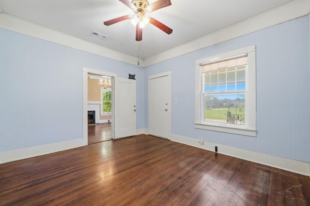 619 W Bell Ave, Rockdale, TX 76567