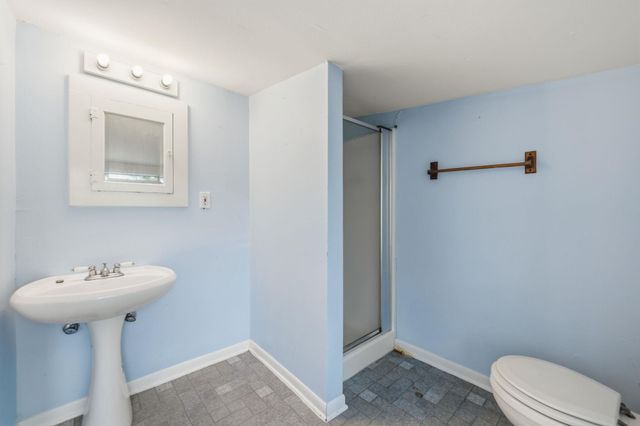 619 W Bell Ave, Rockdale, TX 76567