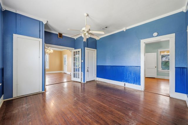 619 W Bell Ave, Rockdale, TX 76567