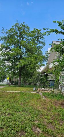 619 W Bell Ave, Rockdale, TX 76567