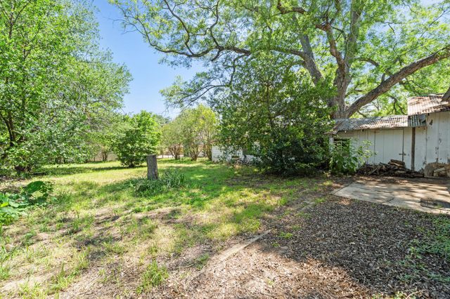 619 W Bell Ave, Rockdale, TX 76567