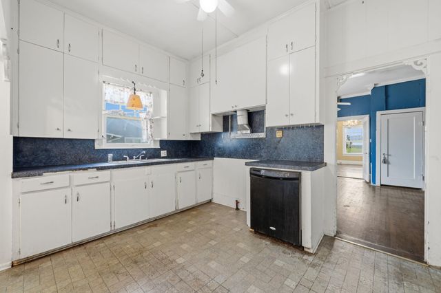 619 W Bell Ave, Rockdale, TX 76567