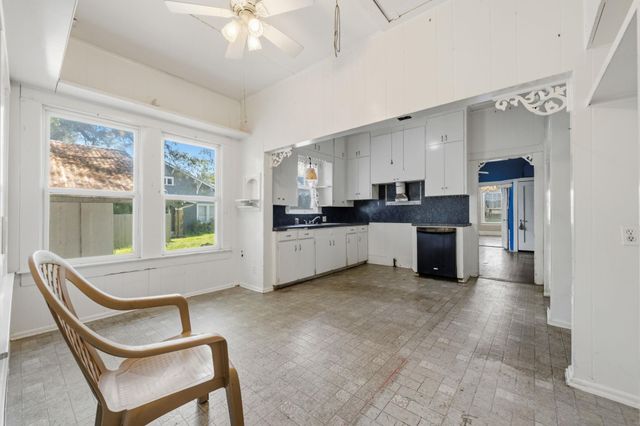 619 W Bell Ave, Rockdale, TX 76567
