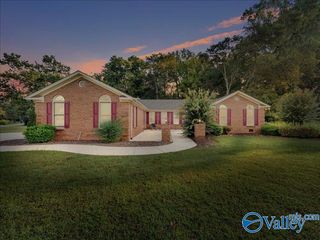131 Fairington Road NW, Huntsville, AL 35806