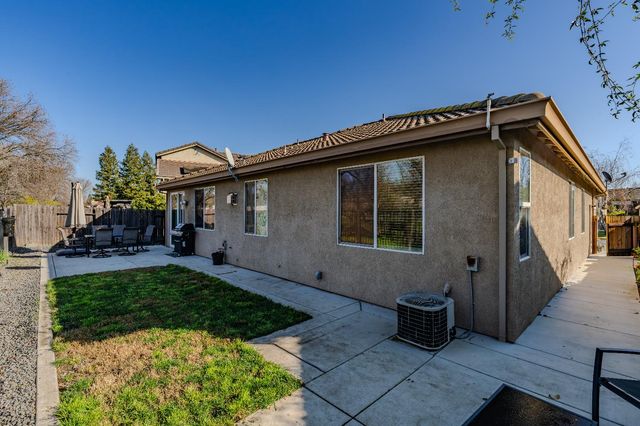 128 Gold Dust Dr, Valley Springs, CA 95252