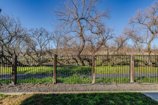 128 Gold Dust Dr, Valley Springs, CA 95252