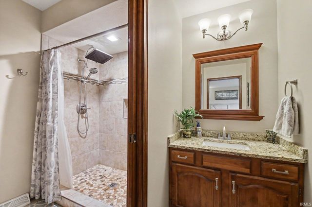 56235 Hollingshead Drive, Mishawaka, IN 46545