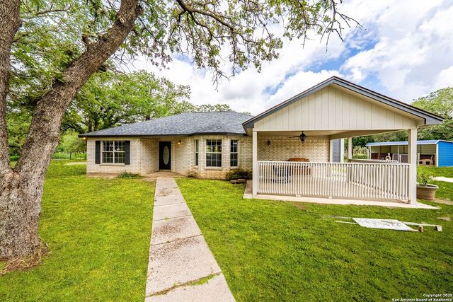 411 Shannon Ridge Dr, Floresville, TX 78114