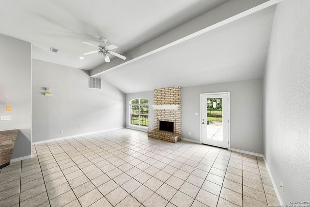 411 Shannon Ridge Dr, Floresville, TX 78114