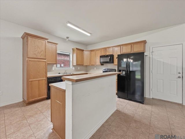 26423 Avoyelles Ave, Denham Springs, LA 70726