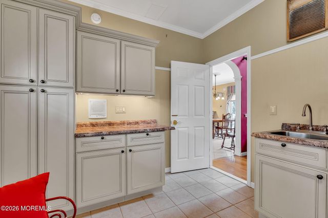 1074 Prospect Avenue, Manahawkin, NJ 08050