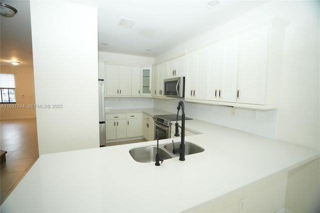 10436 NW 61st Ln 00, Doral, FL 33178