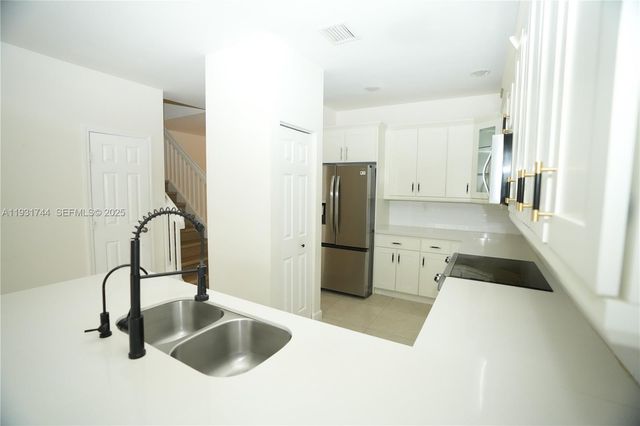 10436 NW 61st Ln 00, Doral, FL 33178