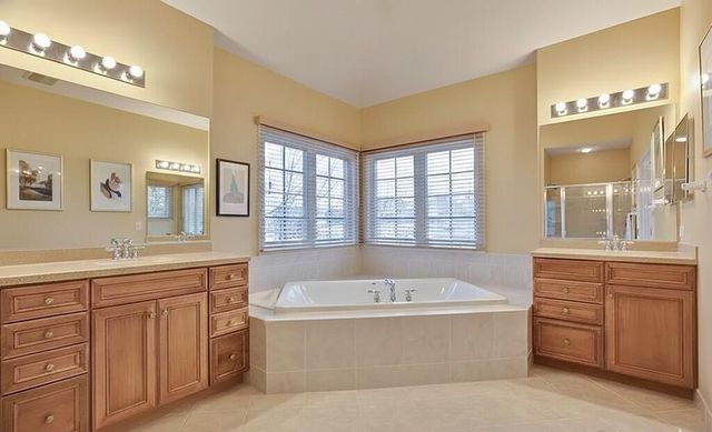 2510 Bayswater Circle, Gurnee, IL 60031