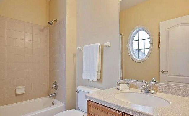 2510 Bayswater Circle, Gurnee, IL 60031