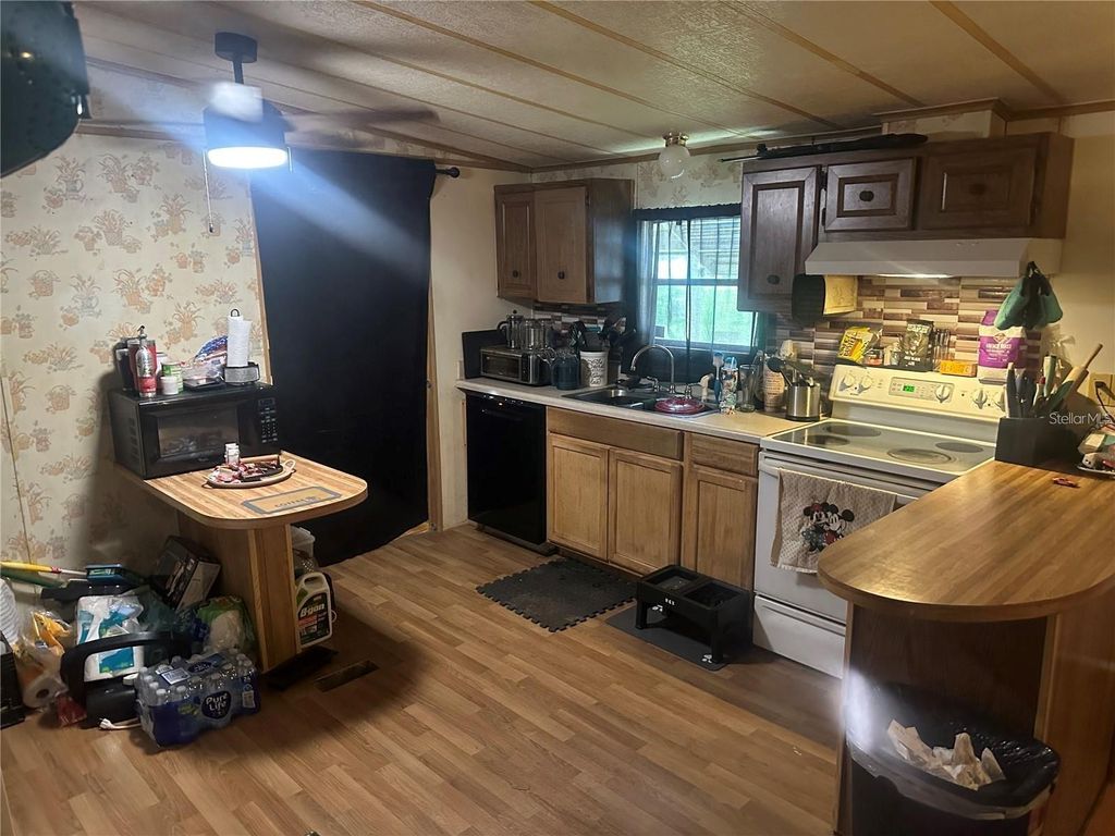 Image 4 of property listing at 9624 SE 161ST STREET, Summerfield, FL 34491