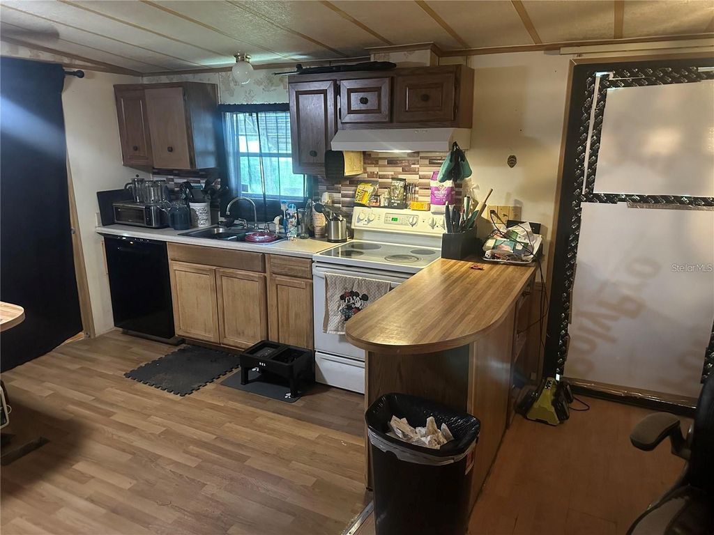 Image 5 of property listing at 9624 SE 161ST STREET, Summerfield, FL 34491