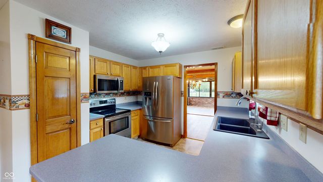 8316 Hunters Meadow Way, Indianapolis, IN 46259
