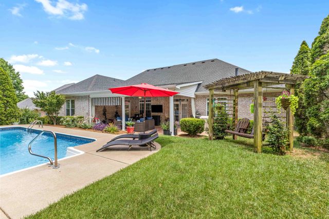 115 N Country Club Dr, Hendersonville, TN 37075