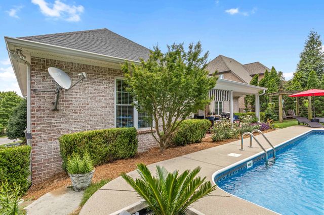 115 N Country Club Dr, Hendersonville, TN 37075