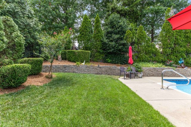 115 N Country Club Dr, Hendersonville, TN 37075