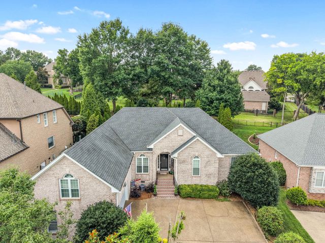 115 N Country Club Dr, Hendersonville, TN 37075