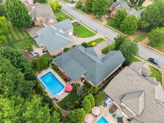 115 N Country Club Dr, Hendersonville, TN 37075