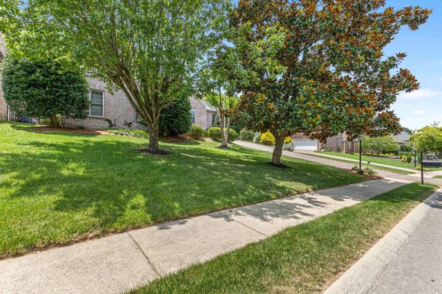 115 N Country Club Dr, Hendersonville, TN 37075