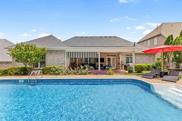 115 N Country Club Dr, Hendersonville, TN 37075
